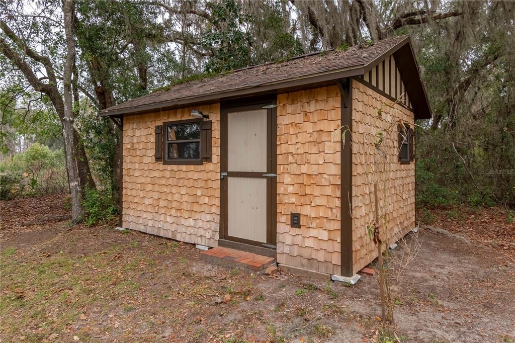 112 Magnolia Street Hawthorne, FL 32640 - Photo 30 of 41 a backyard of a house