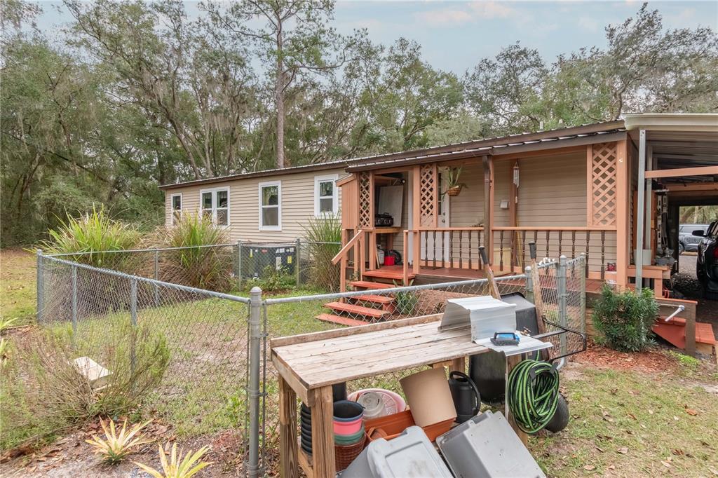 112 Magnolia Street Hawthorne, FL 32640 - Photo 31 of 41 a small pool with a table and chairs