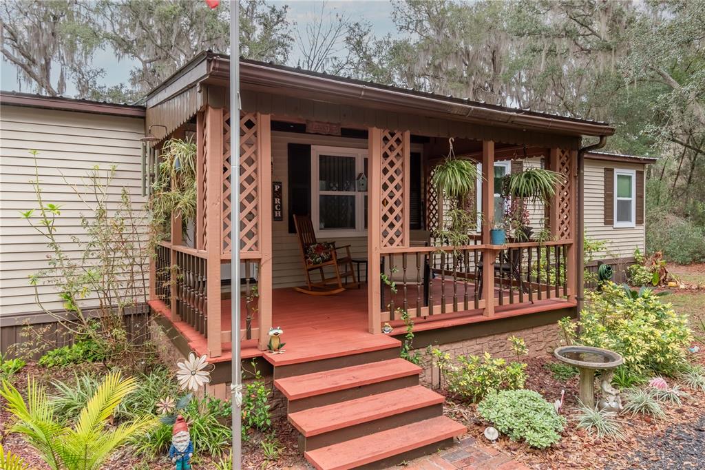 112 Magnolia Street Hawthorne, FL 32640 - Photo 4 of 41 a view of a house with wooden floor and wooden fence