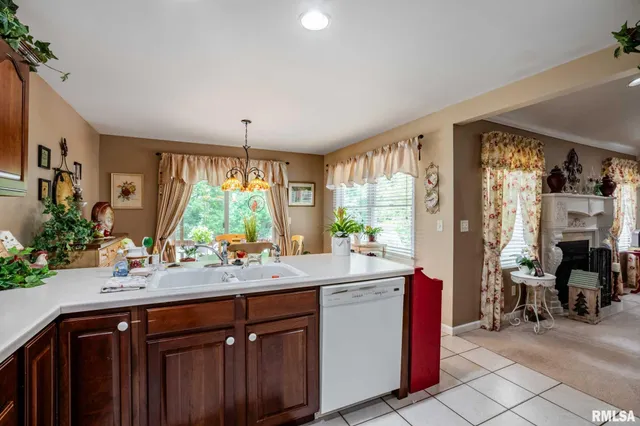 $325,000 | 805 New Day Way, Marion, IL 62959