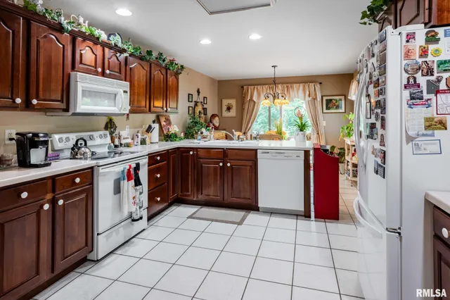 $325,000 | 805 New Day Way, Marion, IL 62959