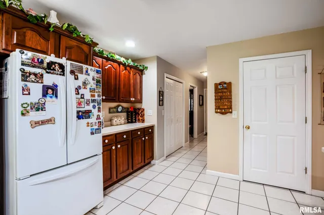 $325,000 | 805 New Day Way, Marion, IL 62959