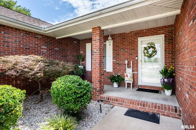 $325,000 | 805 New Day Way, Marion, IL 62959