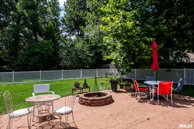 $325,000 | 805 New Day Way, Marion, IL 62959