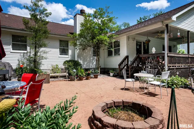 $325,000 | 805 New Day Way, Marion, IL 62959