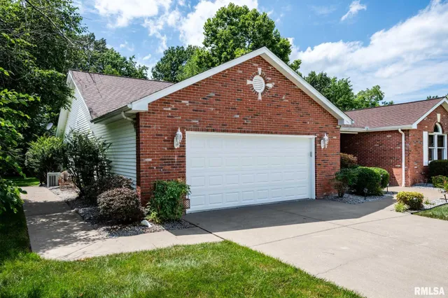 $325,000 | 805 New Day Way, Marion, IL 62959