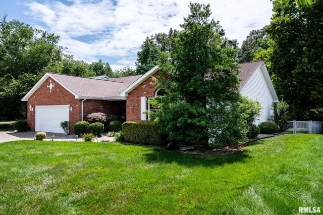 $325,000 | 805 New Day Way, Marion, IL 62959