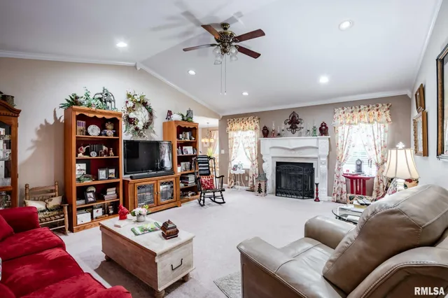 $325,000 | 805 New Day Way, Marion, IL 62959