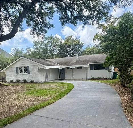 $2,400 | 128 Phyllis Court, River Ridge, LA 70123