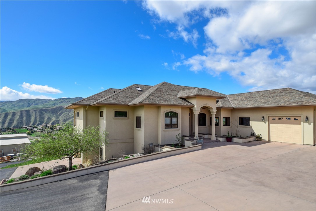 3914 Lovell Road Wenatchee, WA 98801 - Photo 1 of 25 Gallery Image 1