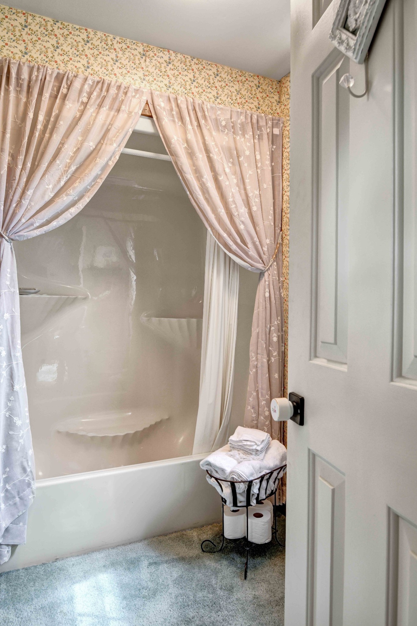 3309 Blazer Road Franklin, TN 37064 - Photo 25 of 37 a living room with a couch and a table