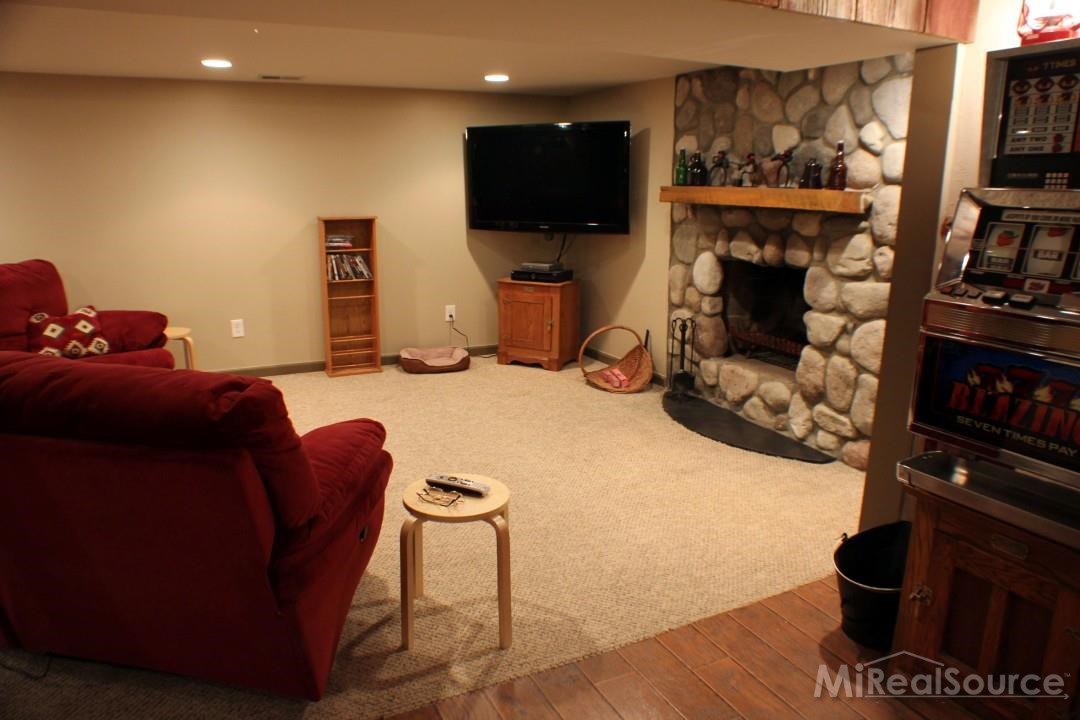 925 East Avon Road Rochester, MI 48307 - Photo 19 of 24 31189267-18.JPG