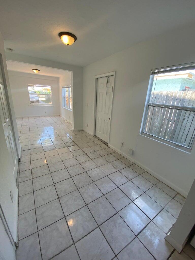 515 Putnam Road West Palm Beach, FL 33405 - Photo 2 of 9 20240503192554593133000000-o