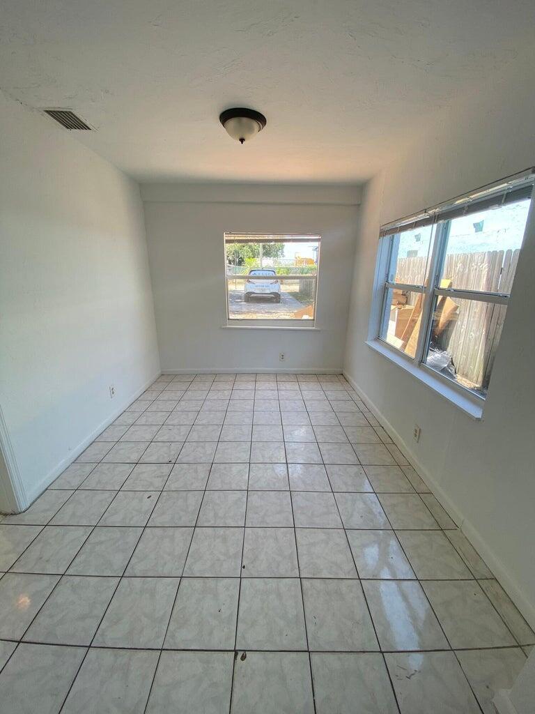 515 Putnam Road West Palm Beach, FL 33405 - Photo 3 of 9 20240503192617362042000000-o