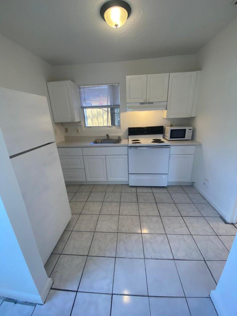 515 Putnam Road West Palm Beach, FL 33405 - Photo 4 of 9 20240503192532538628000000-o