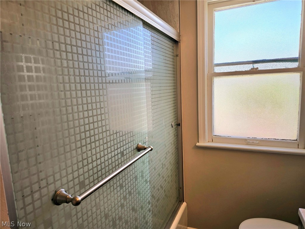 4111 Redfern Road Parma, OH 44134 - Photo 25 of 40 Second floor bathroom featuring glass doors
