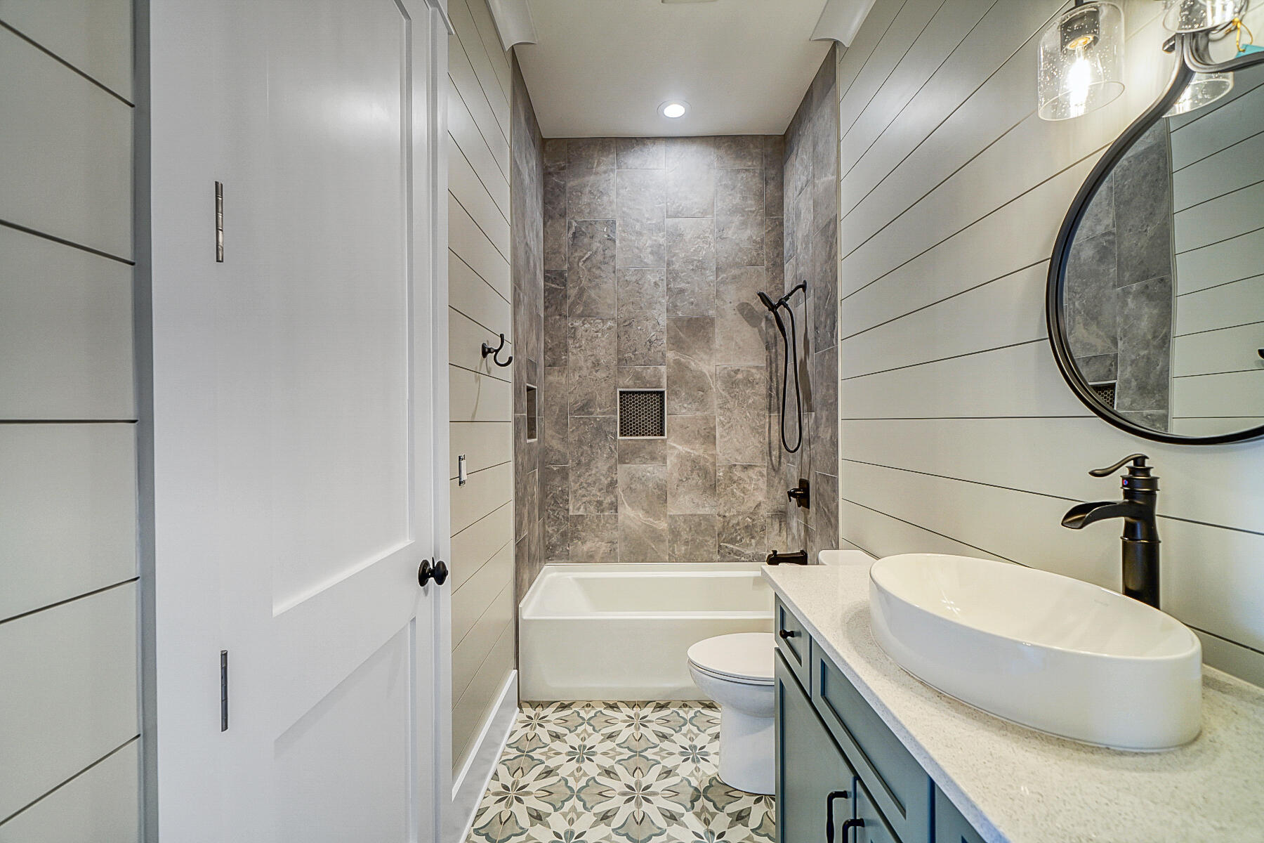 156 Eldredge Road Fort Walton Beach, FL 32547 - Photo 47 of 49 Hall bathroom