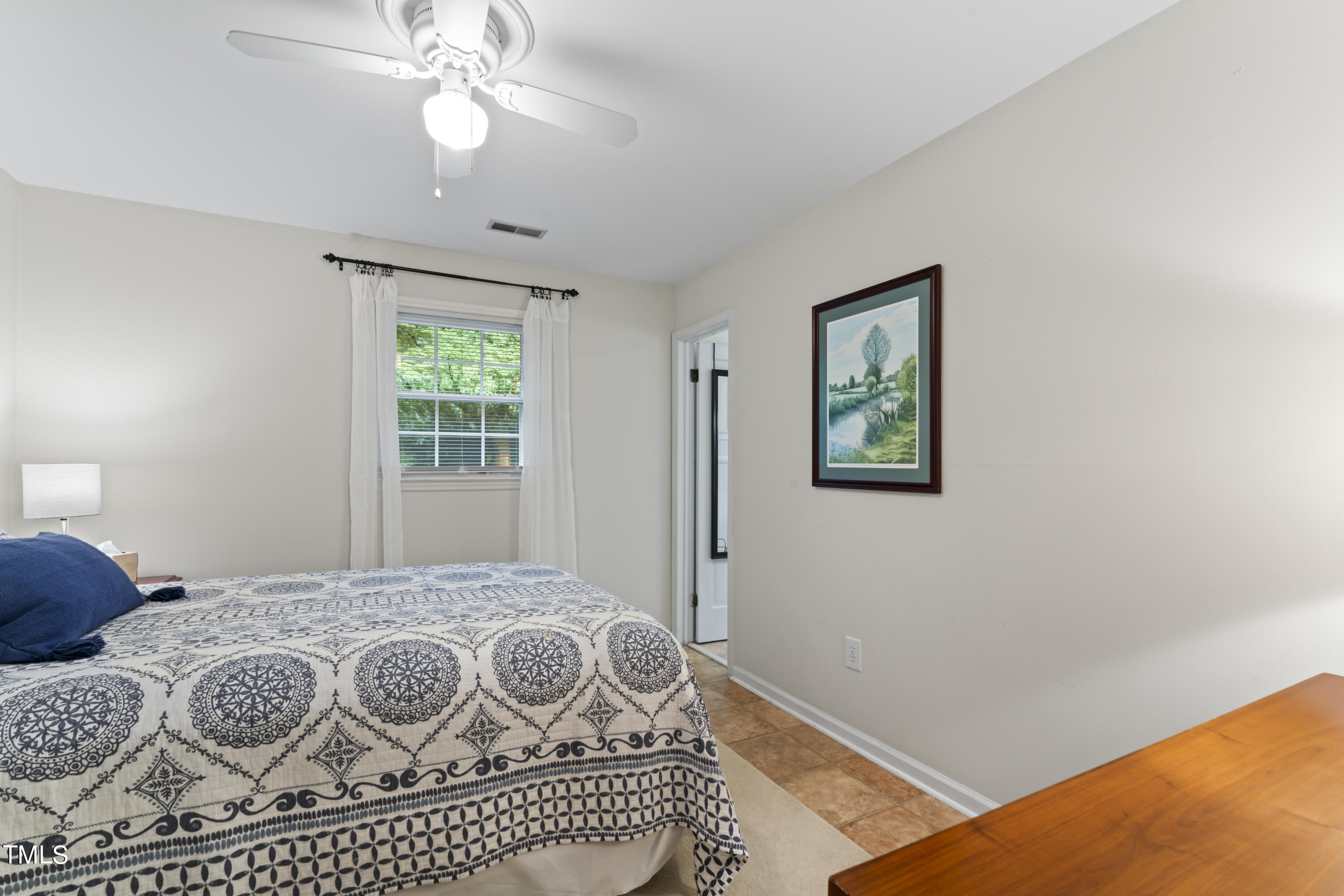 5902 Woodberry Road Durham, NC 27707 - Photo 21 of 38 photos_high_resolution_DSC04254