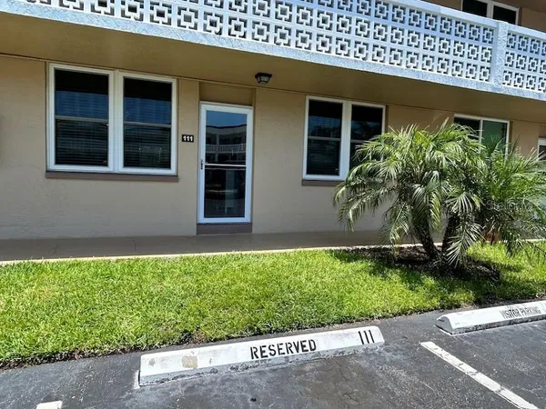 $1,500 | 5095 Bay Street Northeast, Unit 111, St. Petersburg, FL 33703
