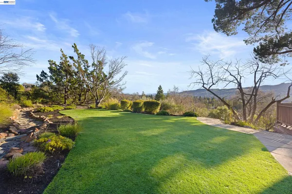 $2,695,000 | 670 Logan Lane, Danville, CA 94526