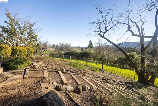 $2,695,000 | 670 Logan Lane, Danville, CA 94526