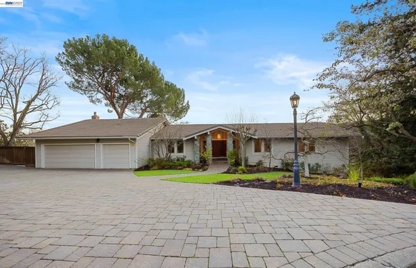 $2,695,000 | 670 Logan Lane, Danville, CA 94526