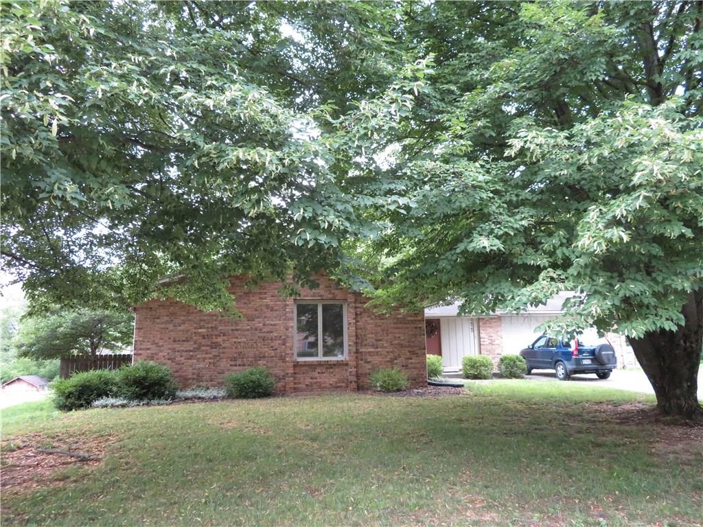 555 Riverside Circle Columbus, IN 47203 - Photo 2 of 13 Gallery Image 2