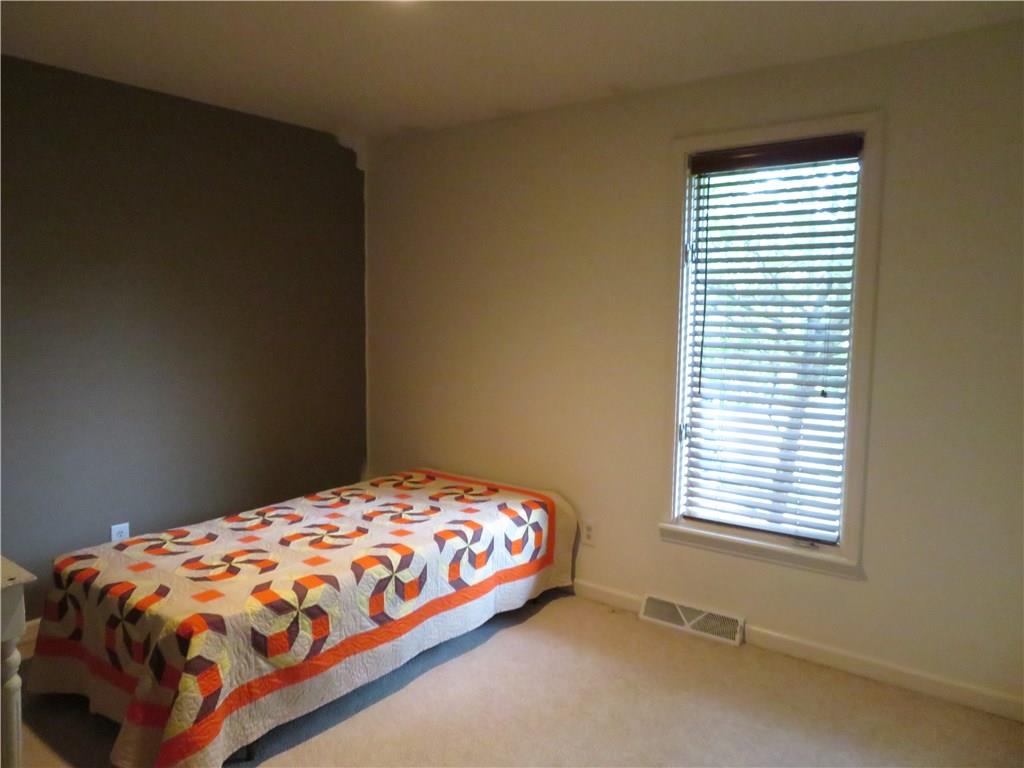 555 Riverside Circle Columbus, IN 47203 - Photo 11 of 13 Gallery Image 11