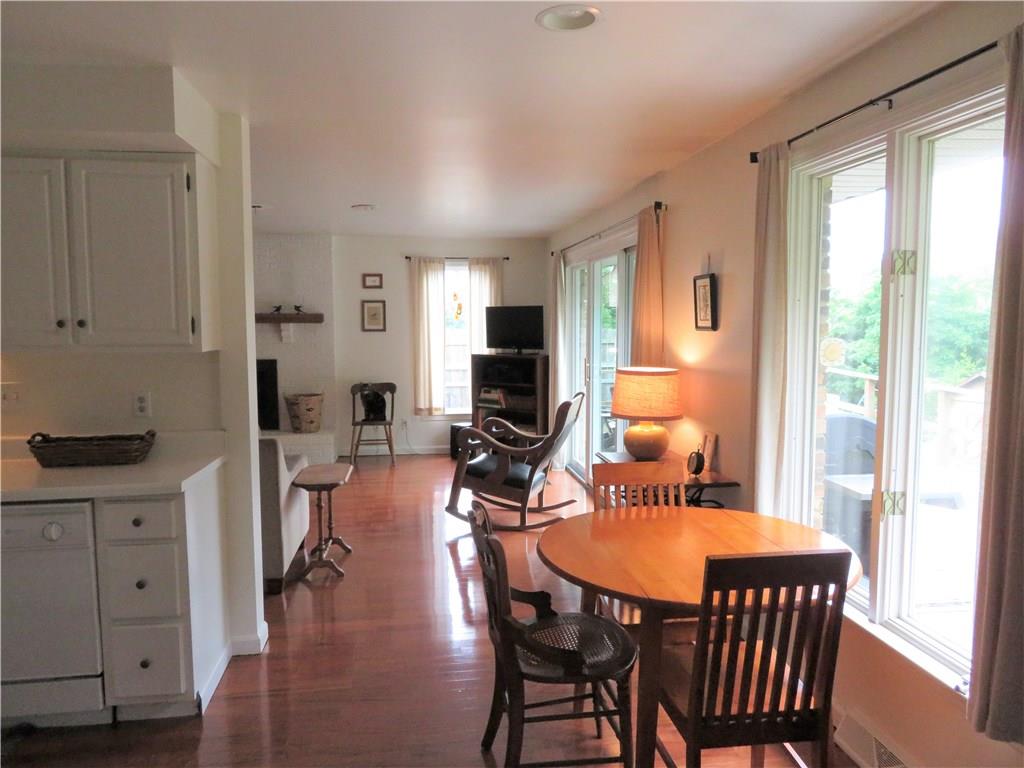 555 Riverside Circle Columbus, IN 47203 - Photo 5 of 13 Gallery Image 5