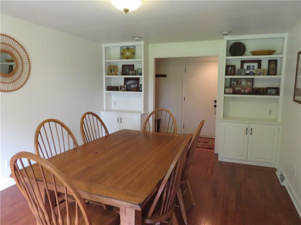555 Riverside Circle Columbus, IN 47203 - Photo 8 of 13 Gallery Image 8