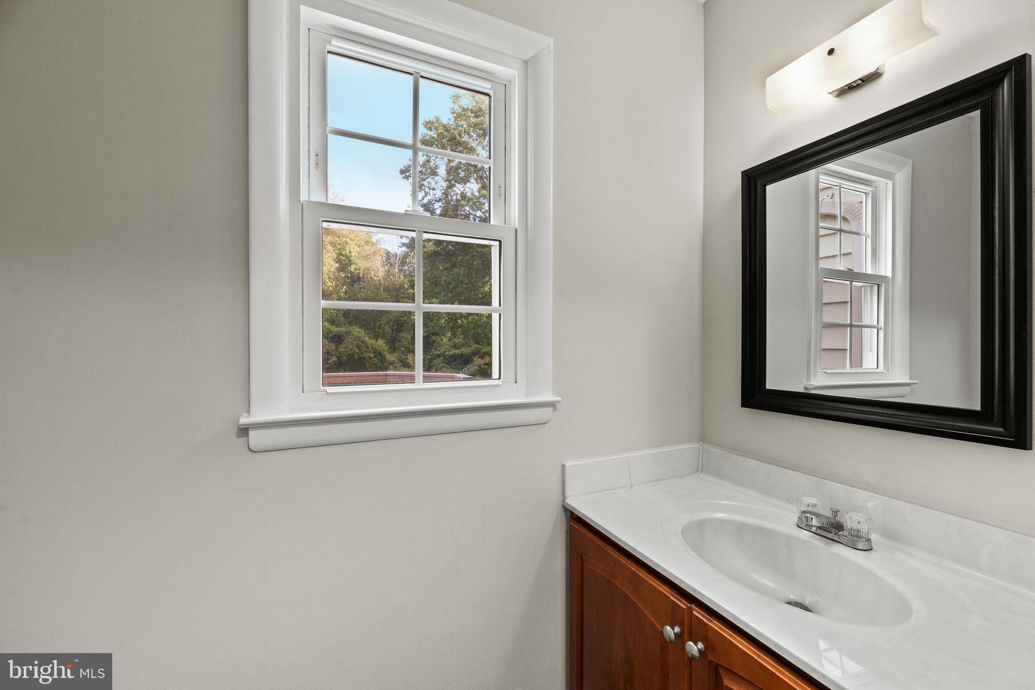 312 Stonegate Drive Silver Spring, MD 20905 - Photo 16 of 37