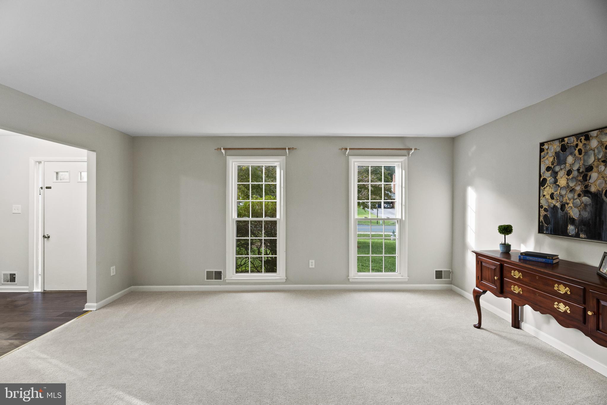 312 Stonegate Drive Silver Spring, MD 20905 - Photo 4 of 37