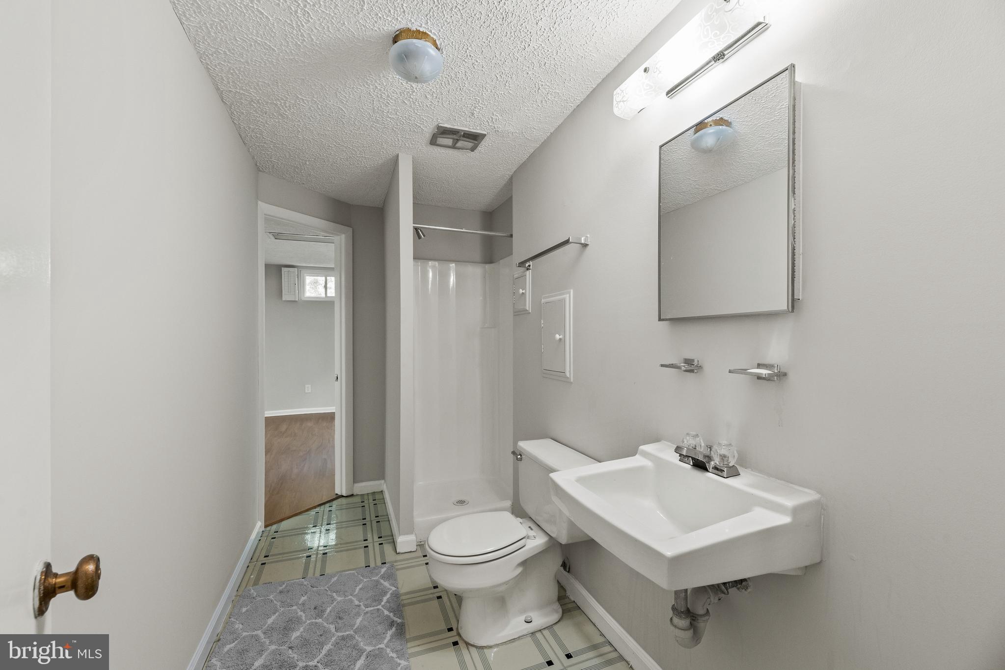 312 Stonegate Drive Silver Spring, MD 20905 - Photo 33 of 37