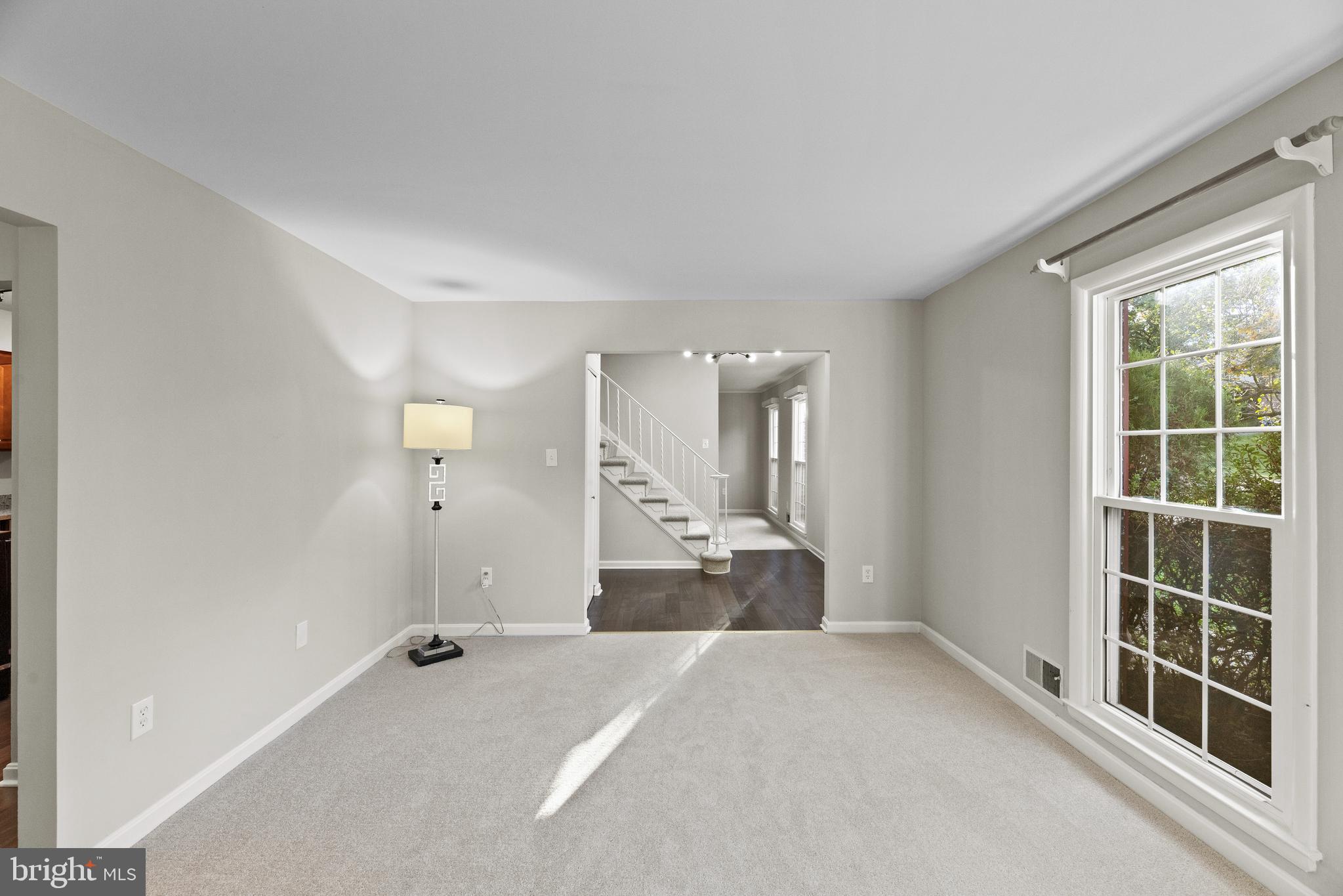 312 Stonegate Drive Silver Spring, MD 20905 - Photo 5 of 37