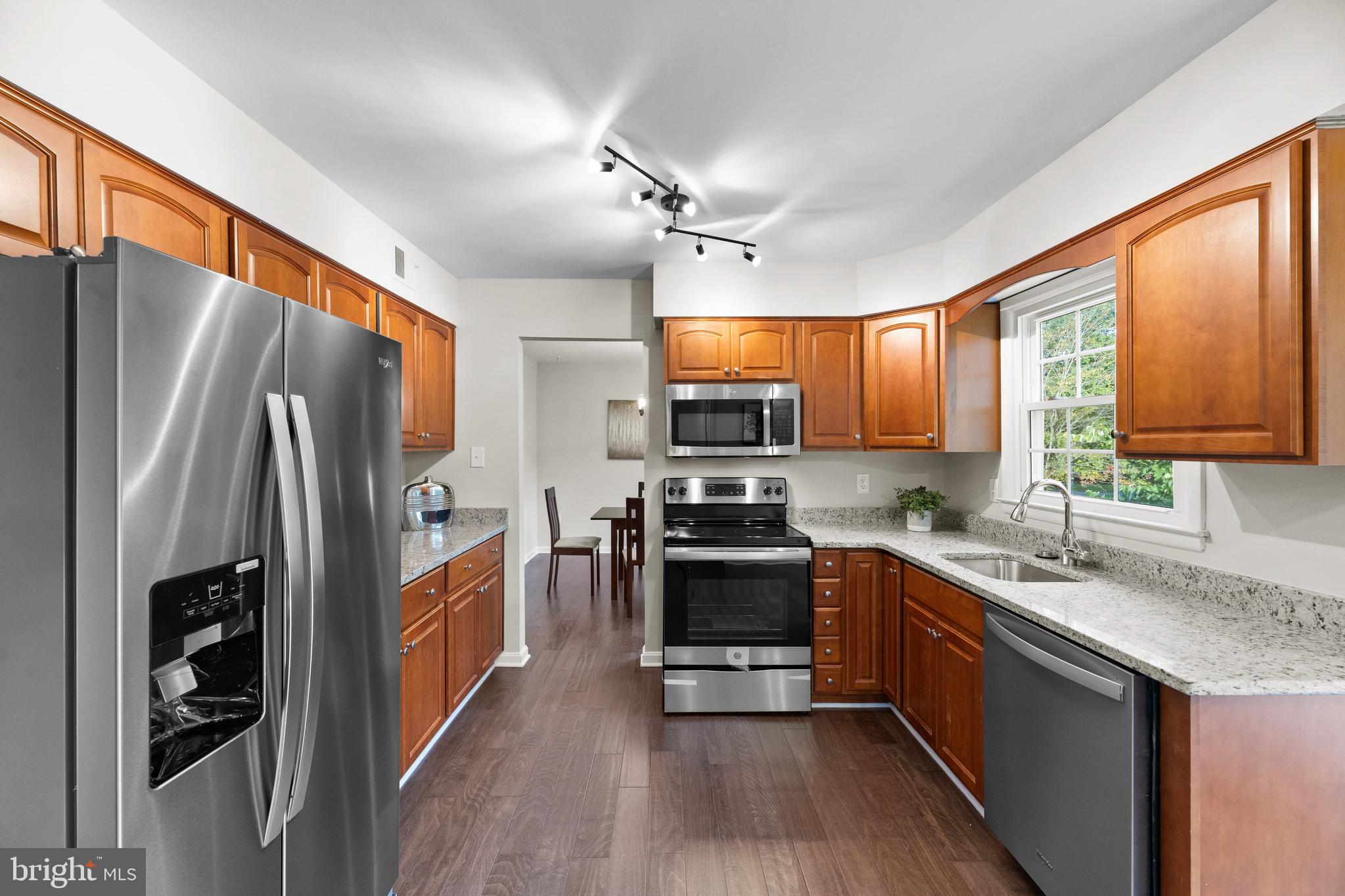 312 Stonegate Drive Silver Spring, MD 20905 - Photo 8 of 37