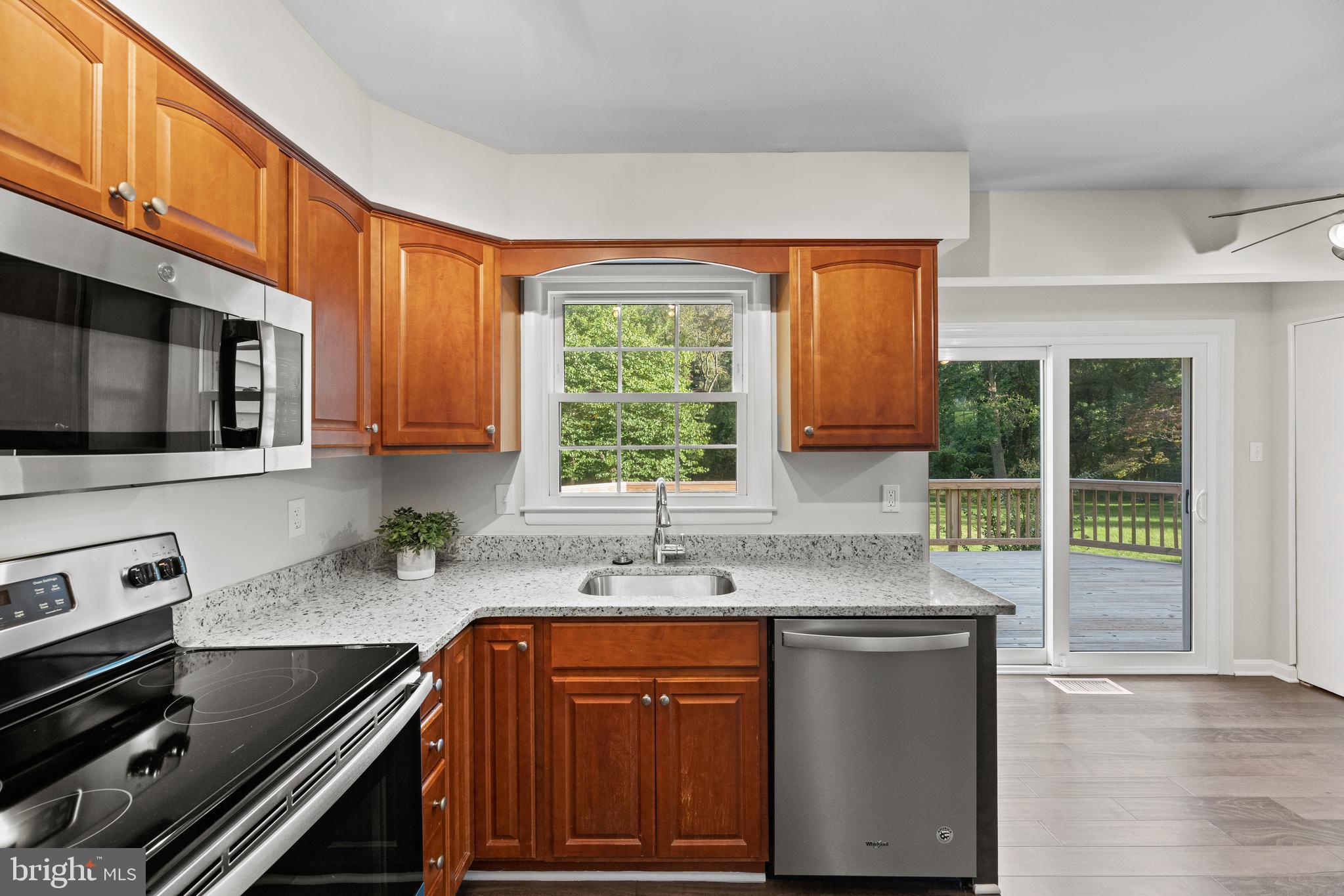 312 Stonegate Drive Silver Spring, MD 20905 - Photo 9 of 37