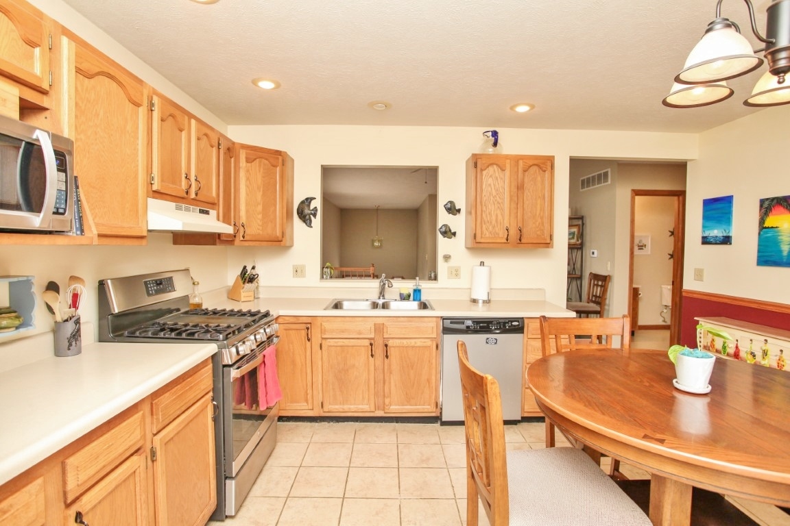 1304 Henry Street Normal, IL 61761 - Photo 7 of 27 Gallery Image 7