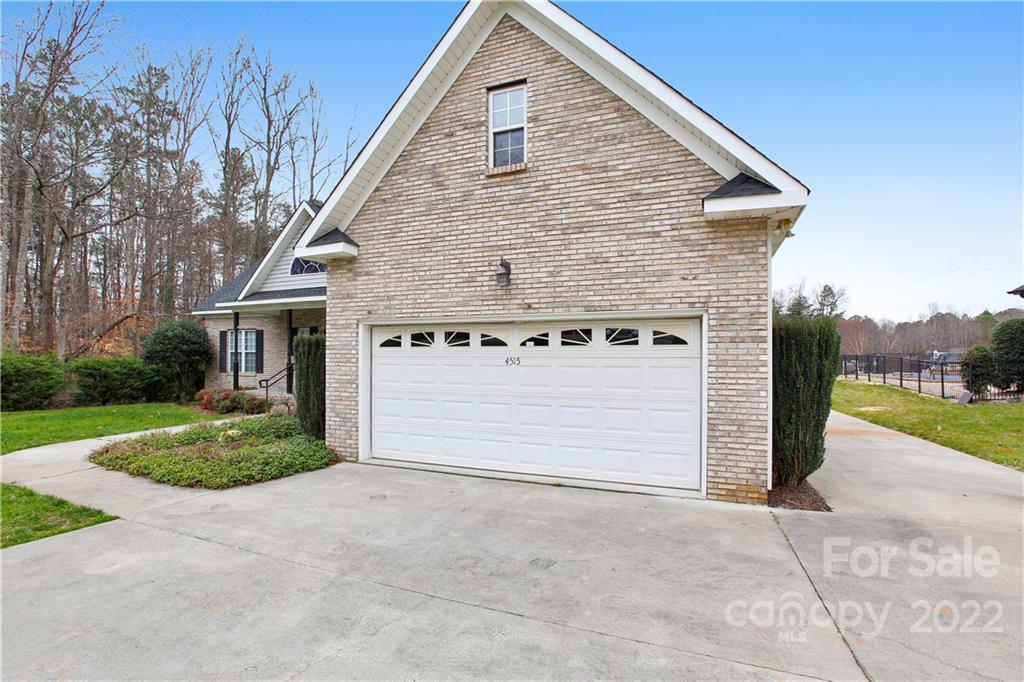 4515 Hickory Grove Road Gastonia, NC 28056 - Photo 3 of 27 Gallery Image 3