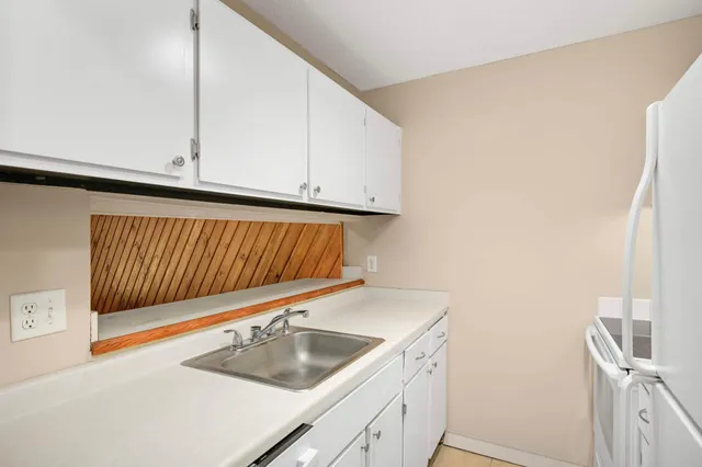 $88,500 | 12990 Nicollet Avenue, Unit 102, Burnsville, MN 55337