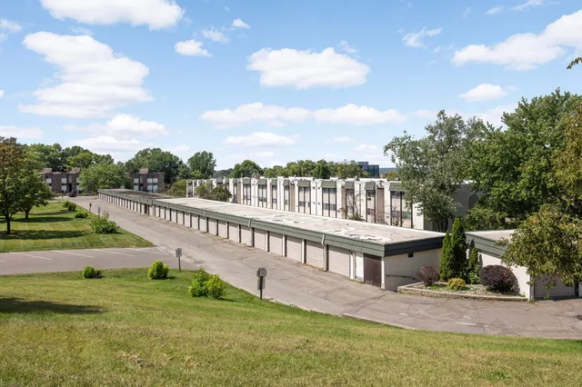 $88,500 | 12990 Nicollet Avenue, Unit 102, Burnsville, MN 55337