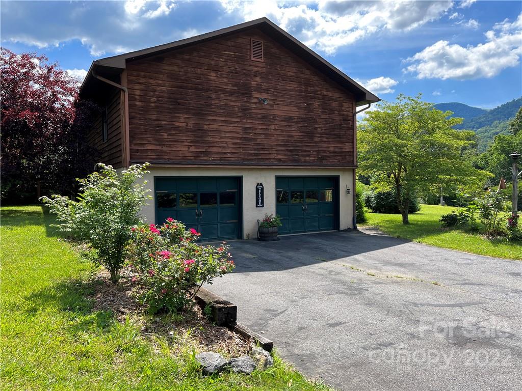 23 Camelfield Road, Unit 21 Weaverville, NC 28787 - Photo 3 of 42 Gallery Image 3