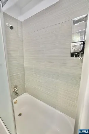 $1,150,000 | 189 Summit Cross, Rutherford, NJ 07070