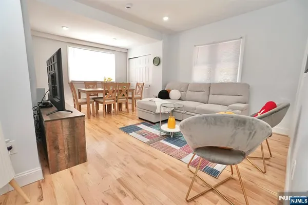 $1,150,000 | 189 Summit Cross, Rutherford, NJ 07070