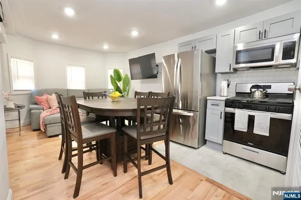 $1,150,000 | 189 Summit Cross, Rutherford, NJ 07070