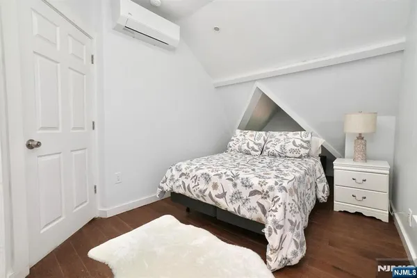 $1,150,000 | 189 Summit Cross, Rutherford, NJ 07070