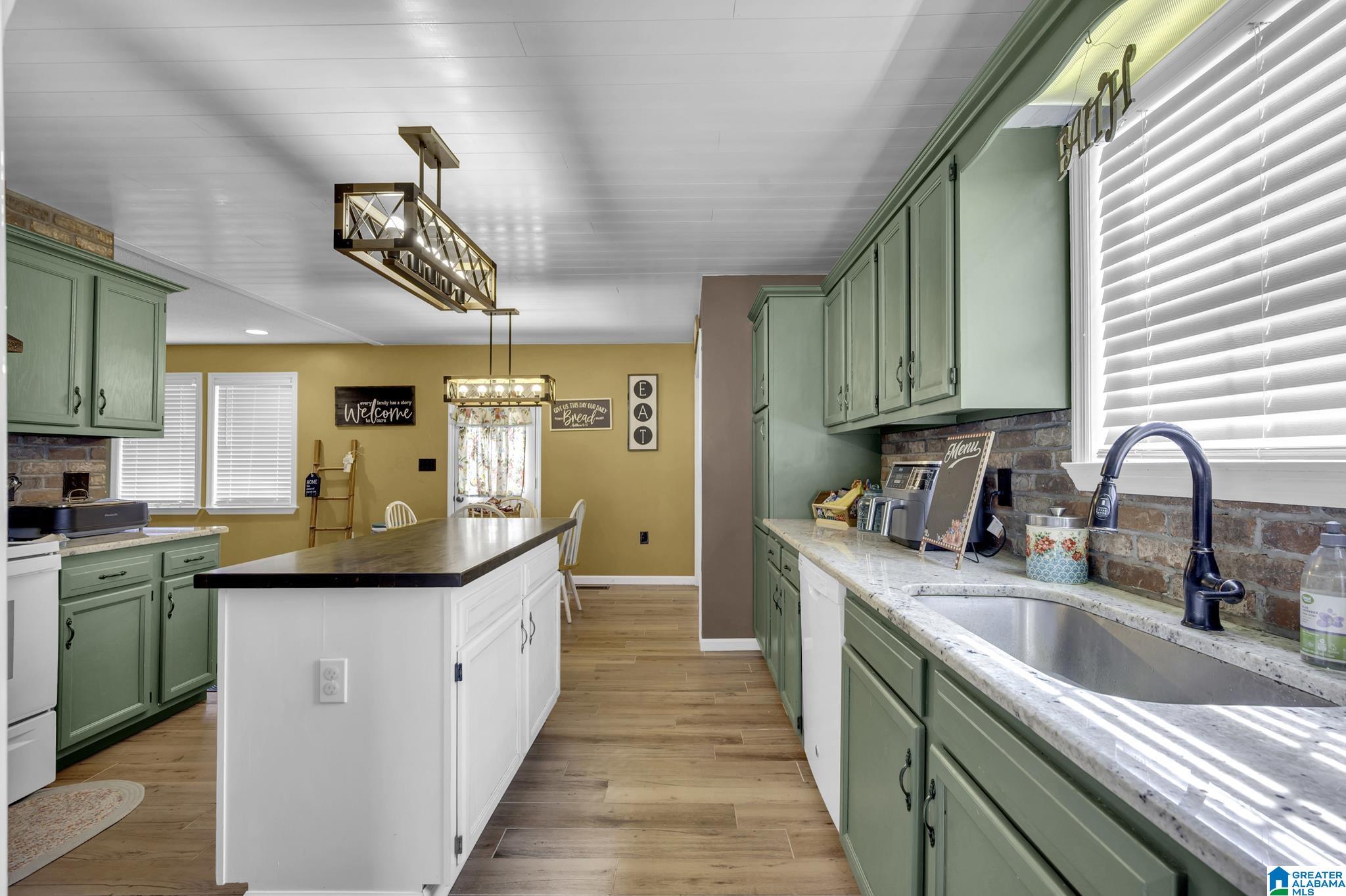 631 Kennedy Road Gardendale, AL 35071 - Photo 6 of 37