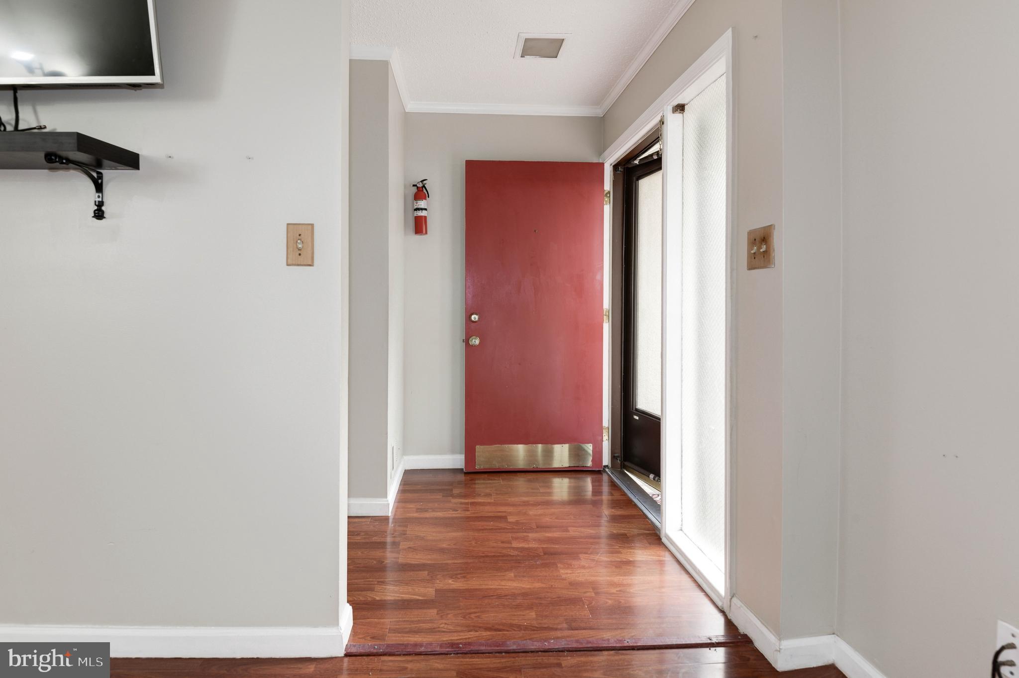 2334 Southgate Square Reston, VA 20191 - Photo 2 of 46 Foyer