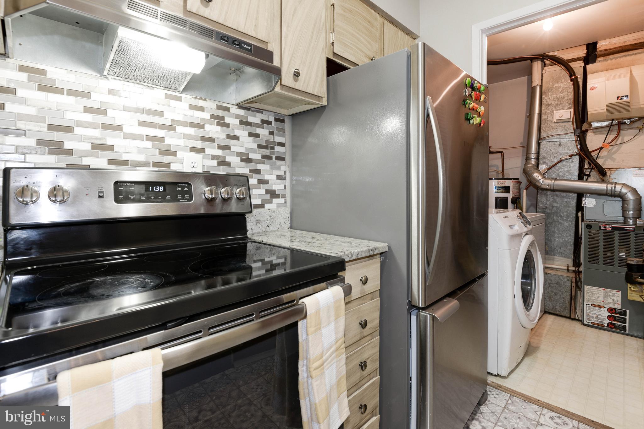 2334 Southgate Square Reston, VA 20191 - Photo 13 of 46 Kitchen