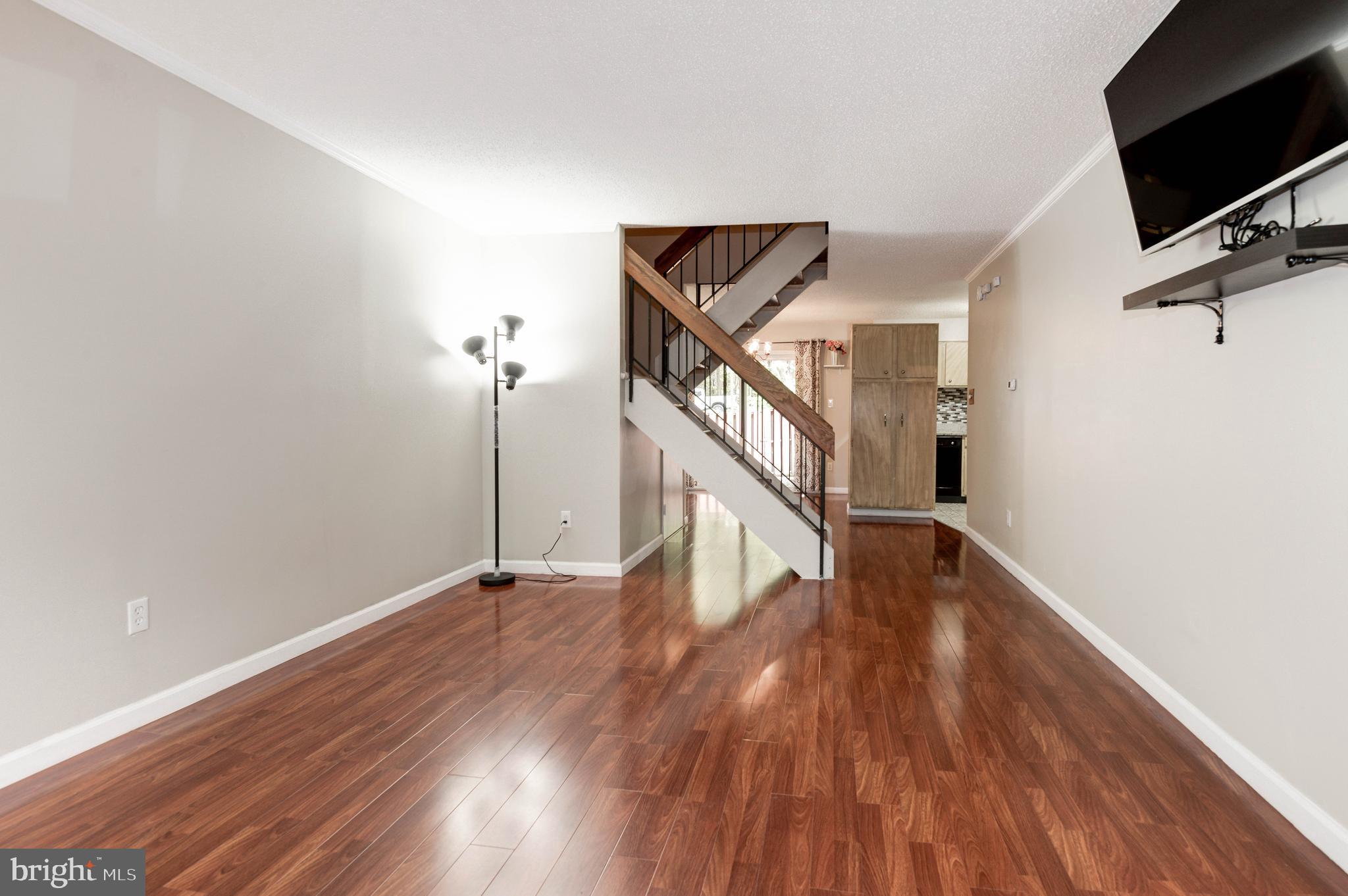 2334 Southgate Square Reston, VA 20191 - Photo 5 of 46