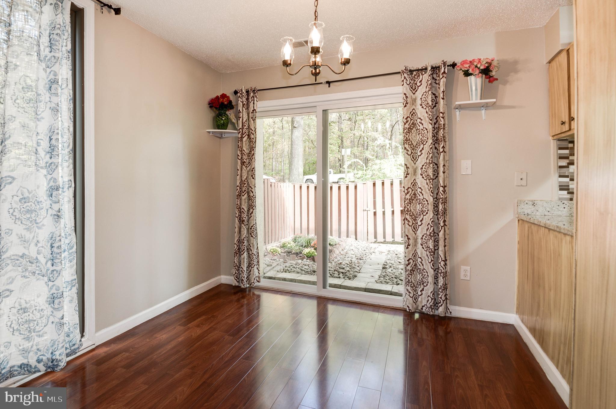 2334 Southgate Square Reston, VA 20191 - Photo 8 of 46 Dining room